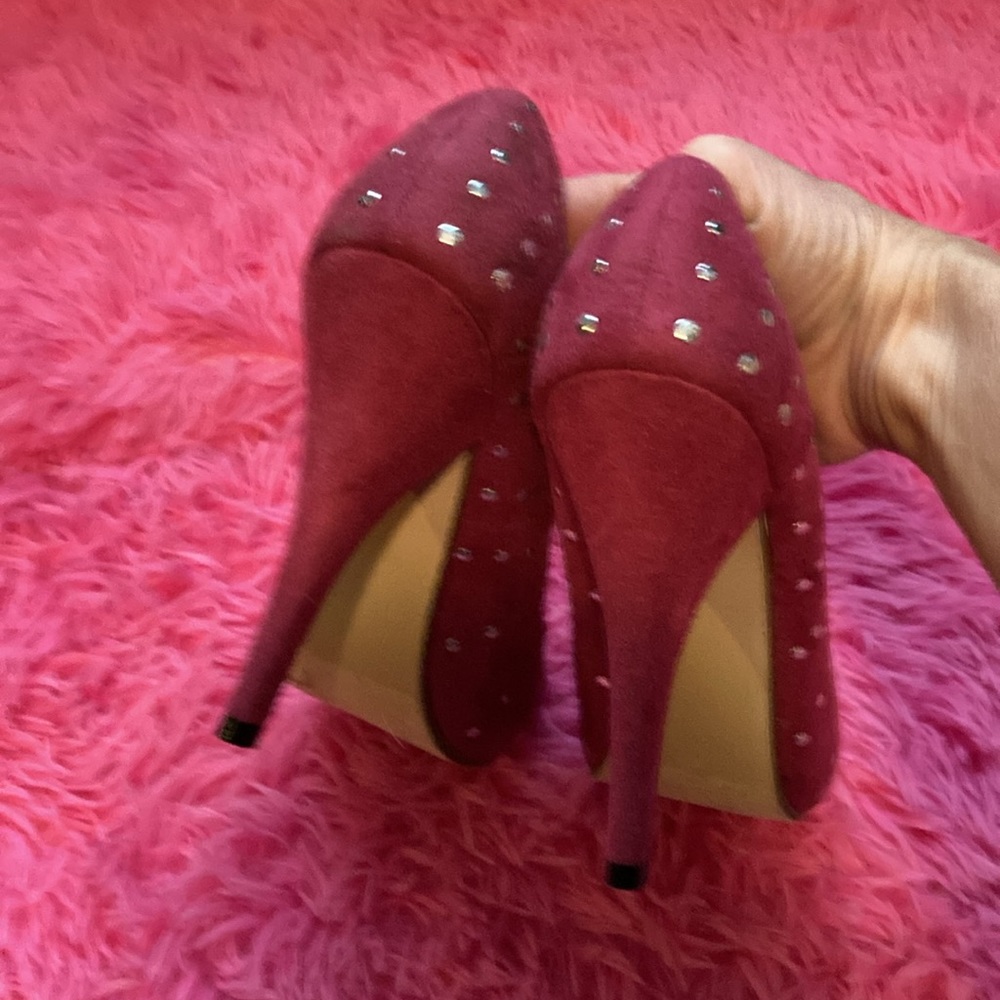 Faux suede studded petal pink studded cushioned 4” heel pumps size 8 - Picture 5 of 10